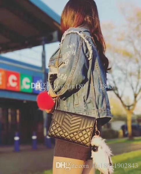 

fashion vintage handbags women chain bags goatskin lady holds the bag in her hand high-end socialite bag leather postman's bag