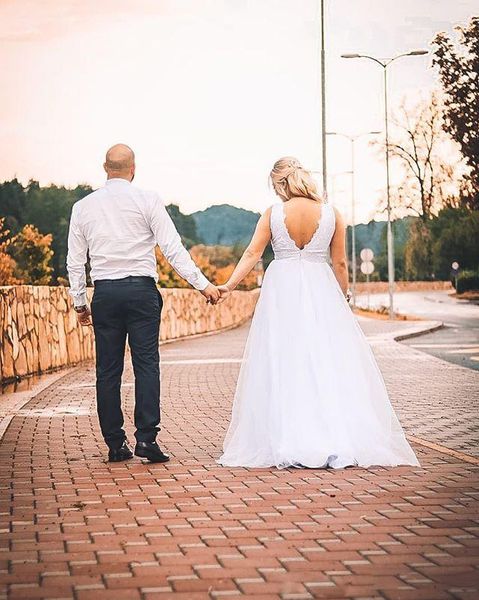 

2020 элегантный плюс размер белый тюль v шеи люкс свадебные платья sexy открыть назад дешевые сшитое открытый свадебные платья, White