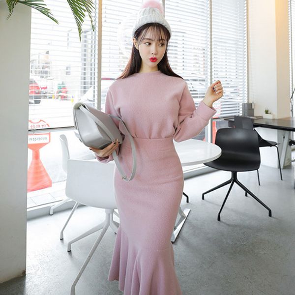 

new two-piece suit 2019 winter round neck casual knitted sweater & slim fishtail skirt suit dr906, White