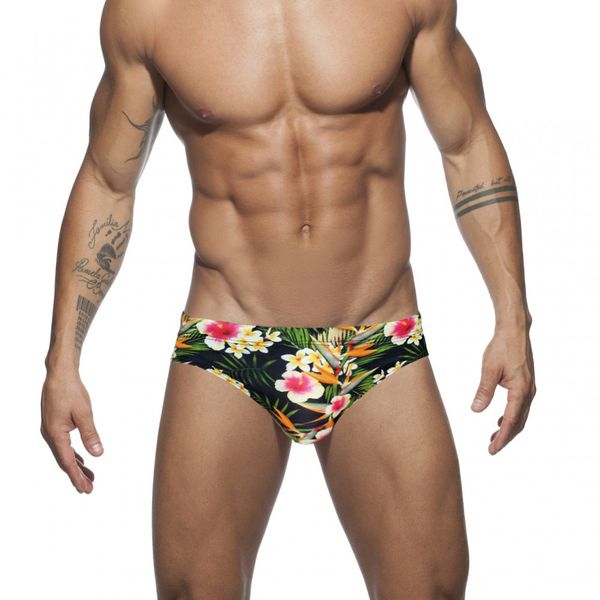 

new stylish mens summer swimwears fashion swimming briefs triangle printing trunks mens low waist swimwears beach swimming shorts