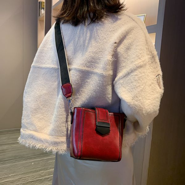 

net red on the new small bag female 2020 new fashion wild messenger bucket bag small fragrance wind shoulder