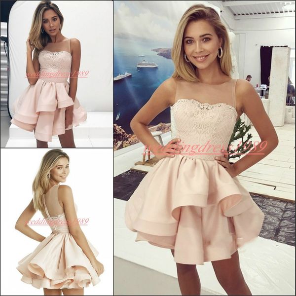 Vestidos de regresso a casa em camadas árabes perfeitas tripulantes rosa claro 2022 cetim renda sem mangas club sheer use curto baile de coquetel juniores