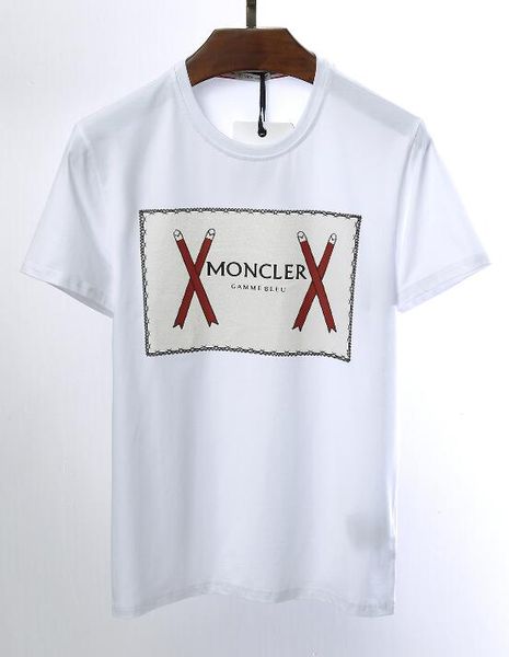 

В 2019 году итальянская модная классика класса люкс разработала новую мужскую футб