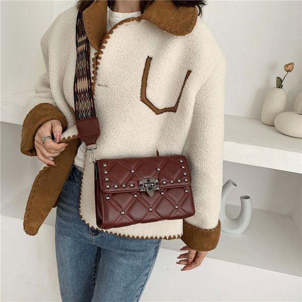 

2020 ньив vrouwen тас klinknagel даст режим тас schoudertas toevallige сумка бреды schouderriem vrouwen mobiele тэ