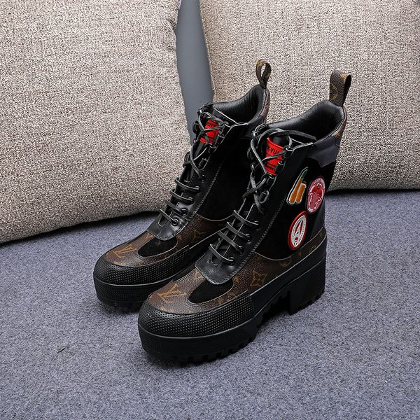 

2019 high grade europe and america winter new short boots thick with high heel martin boots luxury platform thick bottom locomotive boots, Black