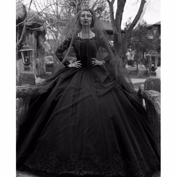 

luxury black long sleeves gothic wedding dresses vintage lace appliqued bateau plus size bridal gown robe de soiree, White