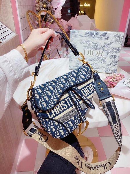 

famous designer womens handbag new letter shoulder bag luxury saddle baggenuine leather messenger bag02