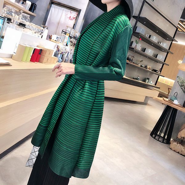 

japanese pleated trench coat women 2019 autumn new large fashion celebrities in the long shawl coat, Tan;black