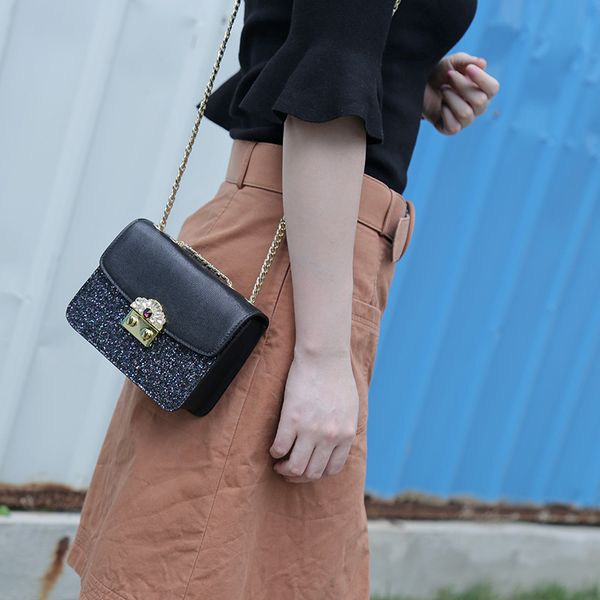 

2019 new genuine leather ladies bag ladies shoulder bag fashion messenger chain lock small square
