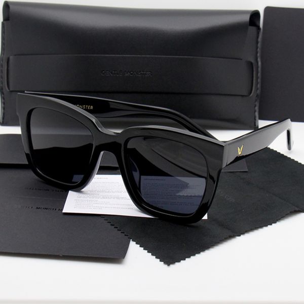 

new polarized sunglasses men's big box square retro sunglasses female 2018 star with the same driving driving glasses, White;black