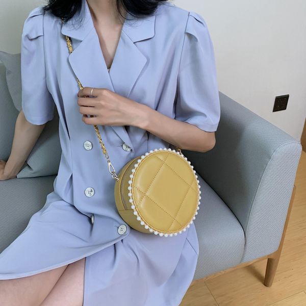 

2020 new shoulder bag women's casual fashion korean version of the pearl border diamond small round bag chain crossbody