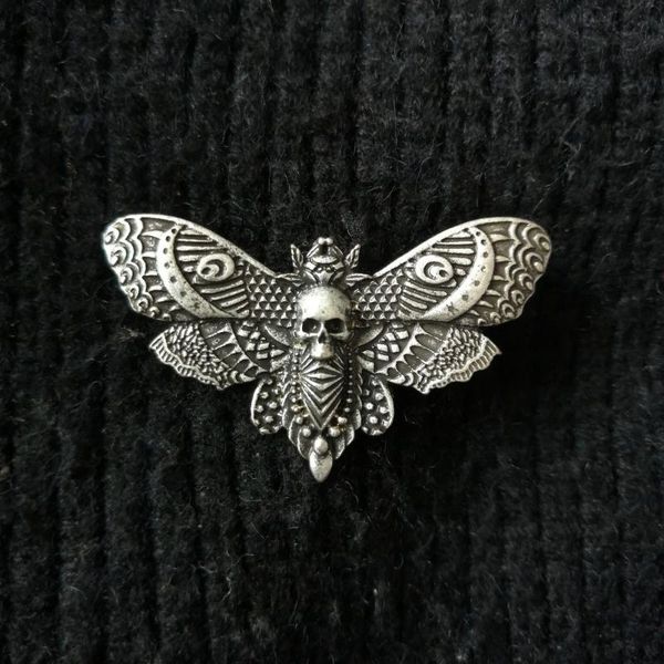

chains 1pcs dead head moth brooch, Silver