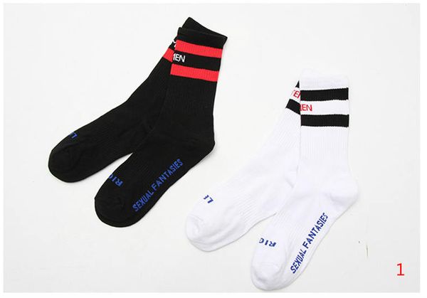 

2020 travis scott mens fashion socks striped cotton breathable with 2 colors skateboard couple hip hop socks for male2 lr200445, Black