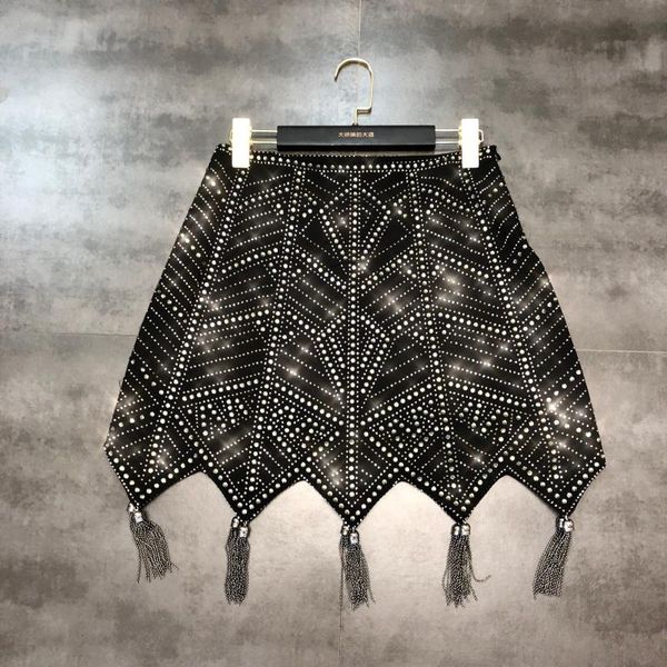 Moda europeia Novo design feminino cintura alta linha A forma geométrica strass brilhantes correntes com borla remendada saia curta S M L XL