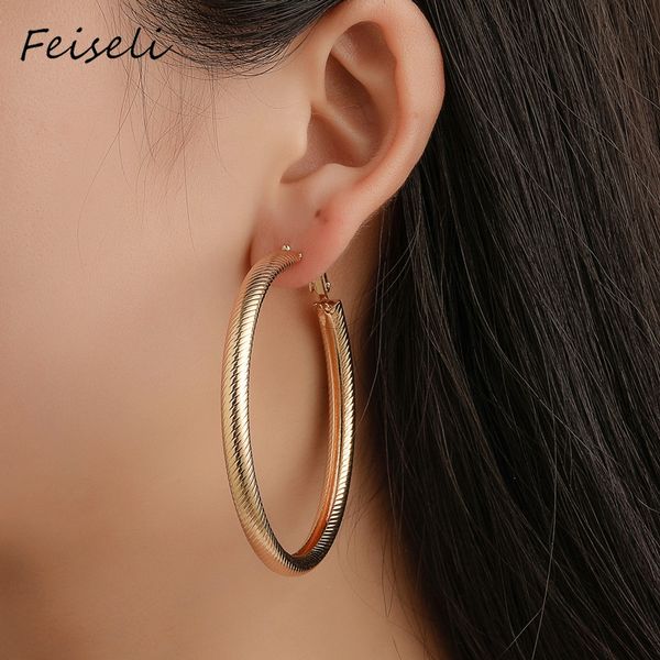 

feiseli преувеличенные металлические нити серьги обруча для женщин хипстеры подиум street shot большой круг геометрические серьги ювелирные, Golden;silver