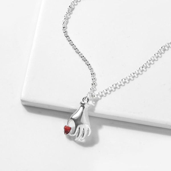 

творческая рука любовь ожерелье однослойная мода женская цепь натуральный красный сосновый камень бутик высокого класса ювелирные изделия пр, Silver