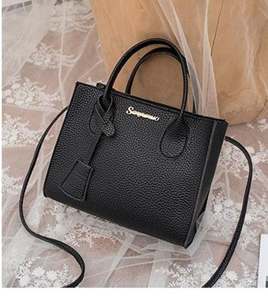 

2020 new designer portable female bag foreign luxury small square bag shoulder slung tide fashion wild ing