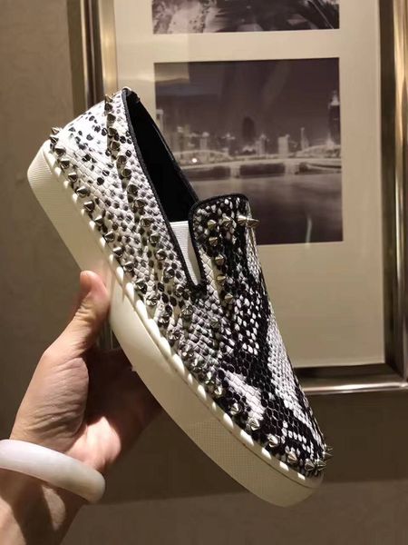 

2019 men's fashion designer chain reaction sports shoes women's casual shoes, fashionable old red style light leisure, Black