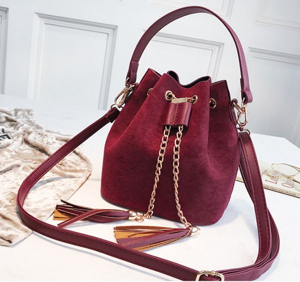 

новый мини crossbody сумки симпатичные замша ведро сумка организатор небольшой кисточкой искусственная кожа женские плеча сумки посыльного b