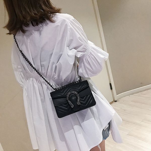 

european and american style fashion ladies bag 2019 new wild messenger bag snake lock chain decorative shoulder bag