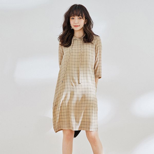 

rongtai] silk dress women's 2020 summer new 5-point sleeve medium length thin check mulberry silk, Black;gray