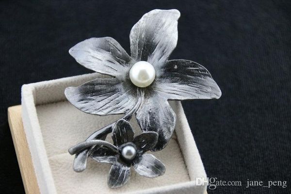 

2016 winter new fashion flower lily with imitation pearls brooches and pins vintage elegant broaches 12pcs lot wholesale, Gray