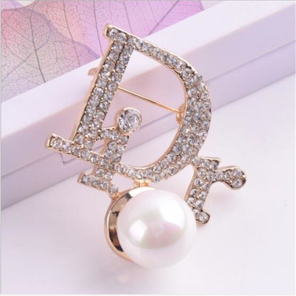 

Women Brooch Pearl Crystal Pins Luxury Fashion Designer Brooch Pin Lapel Dress Accessories Female Pins Jewelry