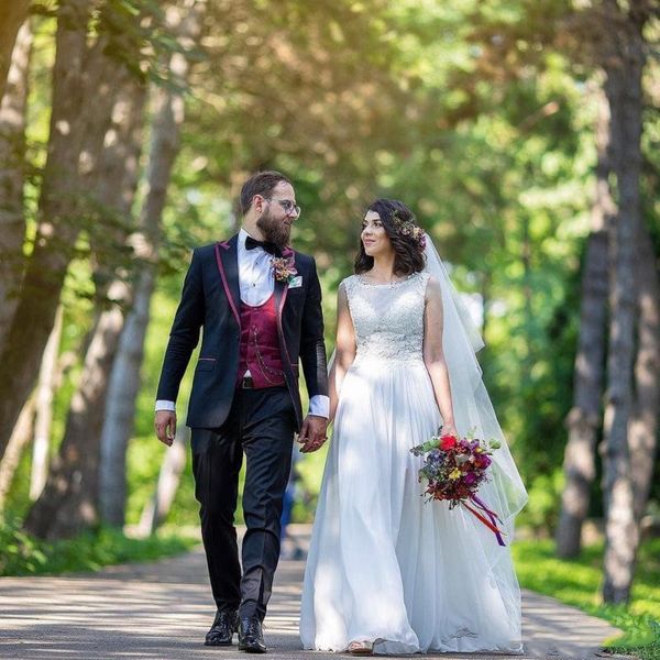 

handsome one button groomsmen peak lapel groom tuxedos men suits wedding/prom/dinner man blazer(jacket+pants+tie+vest) 930, Black;gray