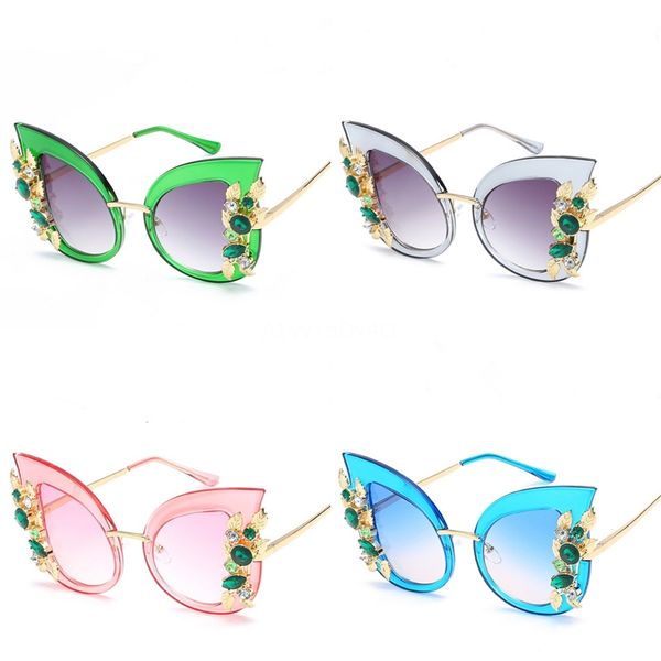 

2020 factory direct unique design small diamond sunglasses 8100905 high-end fashion color peacock pattern temple sunglasses #245181, White;black