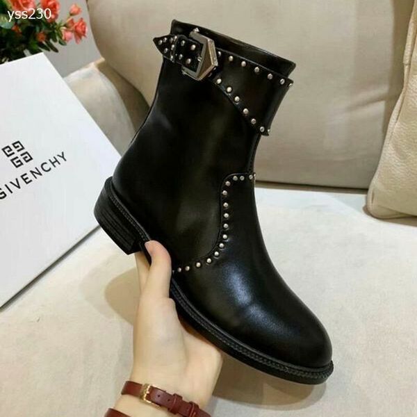 

2019 new european and american stars the same women's boots autumn and winter short boots british style rivet leisure vintage martin bo, Black