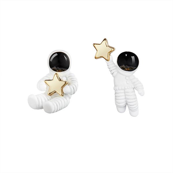 

new 2020 cute space astronauts star asymmetrical ear studs classic lady stud earrings fashion jewelry for female gift, Golden;silver