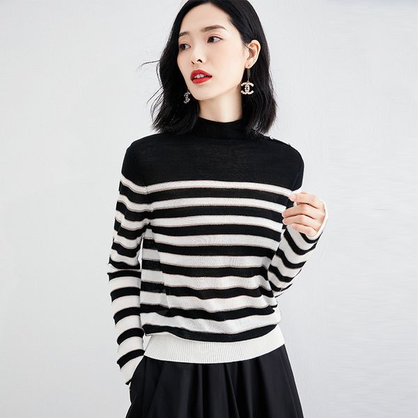 

the new 2019 semi-high, round neck, striped sweater with a large square and an undercoat, White;black