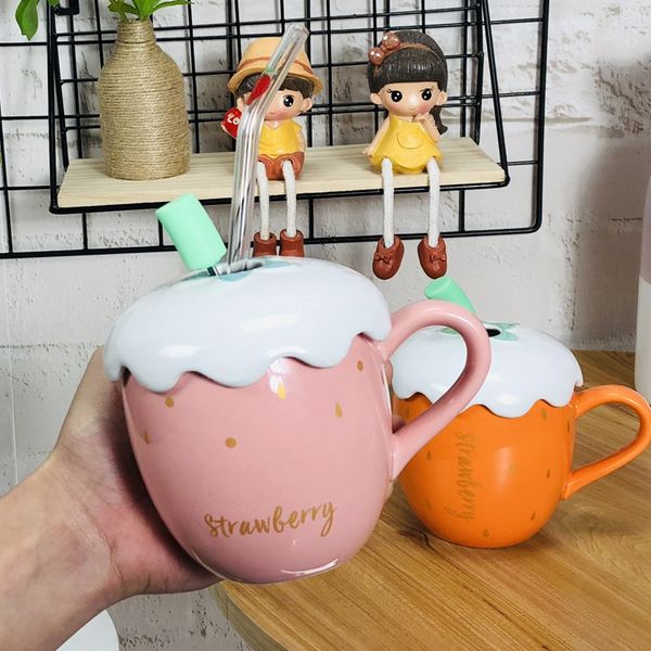 Dos desenhos animados Adorável morango Cerâmica Cup 3D Leite água canecas de café com tampa Colher Originalidade Escritório Breakfast Tea amantes de vidro