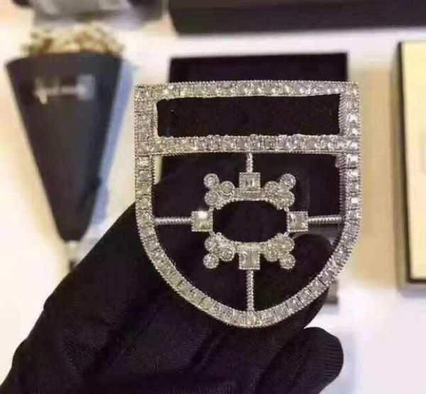 

популярная мода бренд щит брошь для дизайна леди женщины партии свадебные lovers подруга подарок роскошные ювелирные изделия для невесты с к, Gray