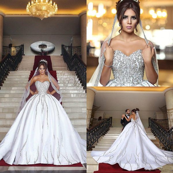 Luxo Bling Dubai Árabe Plus Size Wedding Vestidos Beads Sequins Querida Backless varredura Trem País vestido de casamento com harmonização de Veils