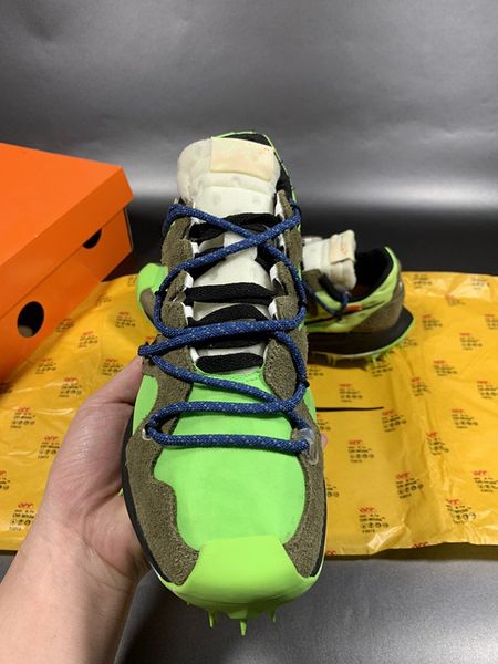 

2020 new grey-green men's and women's football fashion spikes shoes