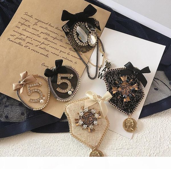 

new korean version of the autumn and winter letters with diamonds bow shield font dual-use brooch accessories ladies ing, Gray