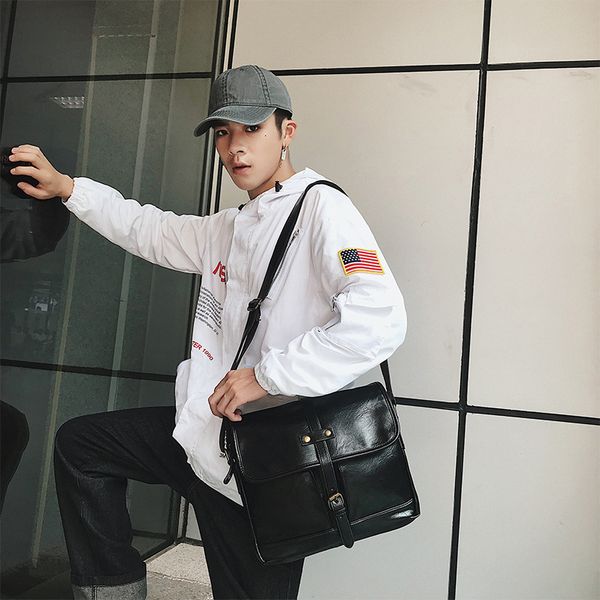 

retro korean men's bags retro postman bags in europe and america new men's shoulder