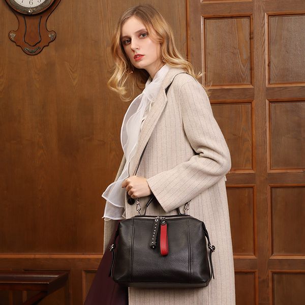 

2019 leather messenger bag women's bag new layer cow leather soft hand shoulder