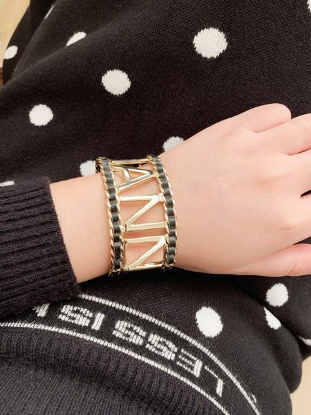 

have stamps fashion brand leather designer bracelets bangles women party wedding lovers gift engagement luxury jewyelry for bride with box, White