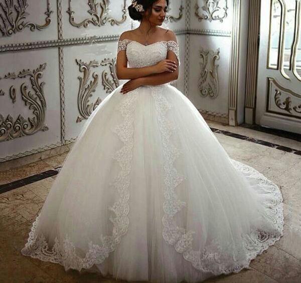 

vintage country designer ball gown lace wedding dresses off the shoulder with sleeves applique tulle vestido de novia bridal gowns, White