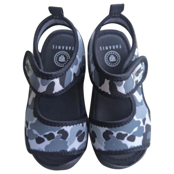 

children's new summer sandals outdoor breathable and antiskid soft bottom beach baotou sandals, Black;red