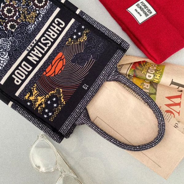 

dhl весна 2020 новая звезда же женская сумка вышитая сумочка интернет знаменитости таро карта печатное письмо сумка для покупок