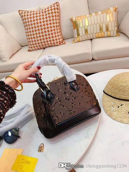 

female ed the new package 2019 web celebrity single shoulder shell embroidered with western style joker inclined bag a designer