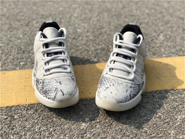 

2019 fashion 11 low se snakeskin white grey basketball shoes real carbon fiber cd6846-002 light bone authentic sports shoes size 7-13, Black
