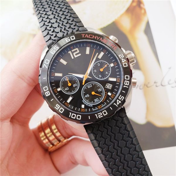 

Высококачественные роскошные мужские часы Formula 1 с каучуковым ремешком 44 мм Мужские дизайнерские часы с черной рамкой Весь циферблат Работает кварцевый механизм Спортивные наручные часы