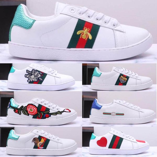 scarpe con simbolo del gallo