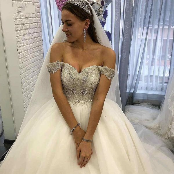 

ball gown gorgeous princess wedding dresses diamonds beadings off shoulder cap sleeve 2020 spring new vintage bridal gowns, White
