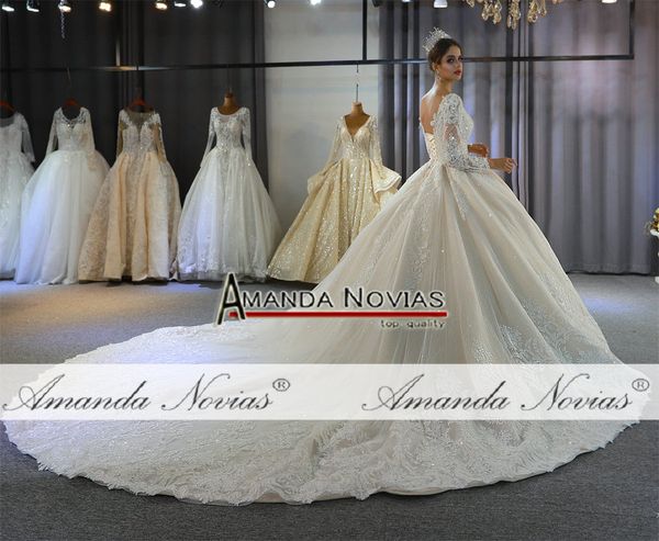 2020 Champagne leggero scollo a V abito da ballo in pizzo di cristallo abiti da sposa musulmani maniche lunghe aperte sul retro Plus Size abito da sposa reale Pictur263h