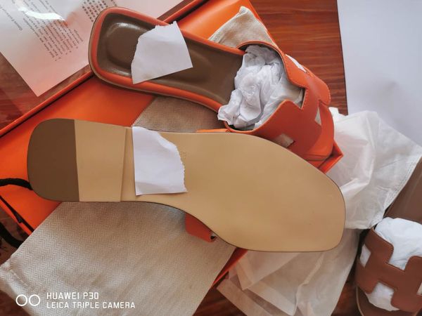 

2020 горячий новый дизайнер люкс дизайнер женская мода жемчужные сандалии женские тапочки летние повседневные тапочки шлепанцы плоские песча, Black